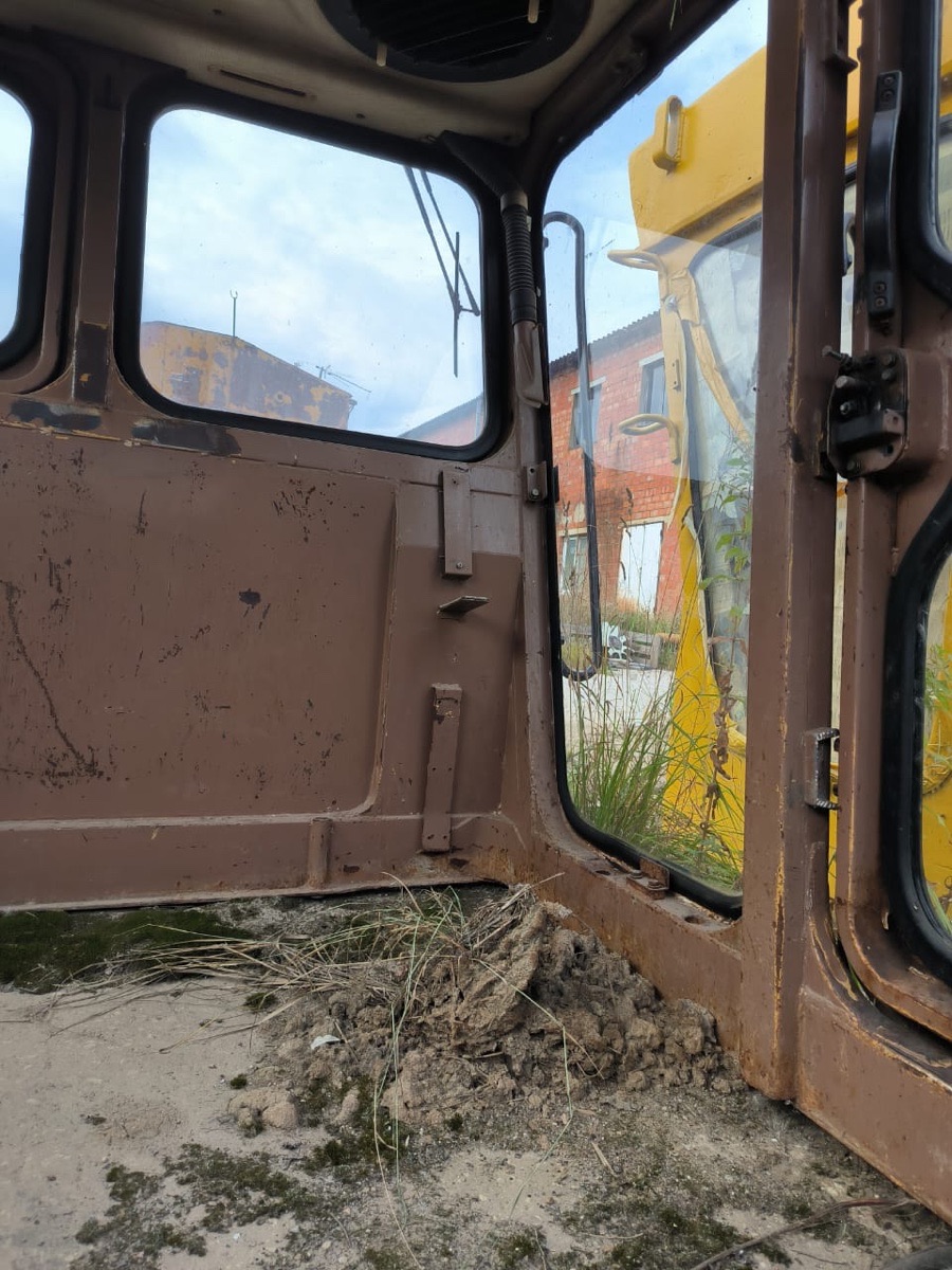 Кабина D355C Komatsu — фото 4